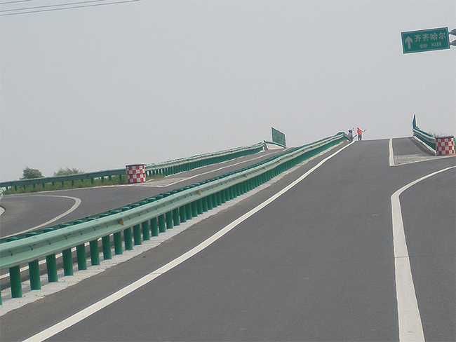 南昌高速公路护栏的材质与规格
